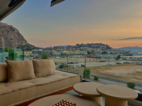 Natural landscape, View (from property/room), Balcony/Terrace, Seating area, City view, Landmark view, Mountain view, Sea view, Sunset