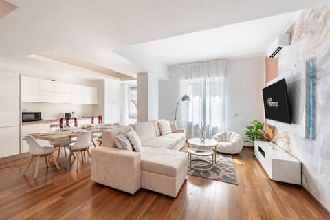 Communal lounge/ TV room, TV and multimedia, Kitchen or kitchenette, Living room, Seating area, Dining area, Evening entertainment