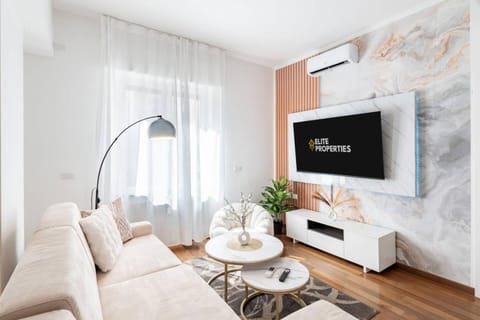 Communal lounge/ TV room, TV and multimedia, Living room, Seating area, Evening entertainment, air conditioner