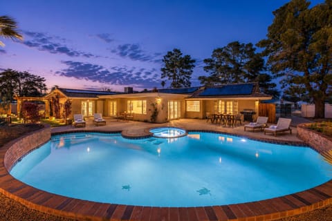 Property building, Patio, Night, BBQ facilities, Garden, Hot Tub, Dining area, Swimming pool, sunbed
