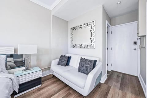 Coastal View Terrace Hotel in Palm Beach