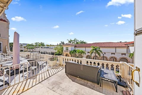Property building, Patio, Balcony/Terrace