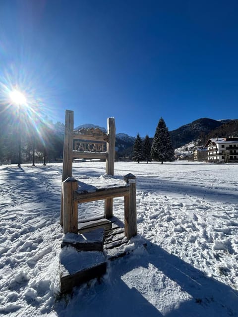 Nearby landmark, Day, Natural landscape, Winter, Mountain view