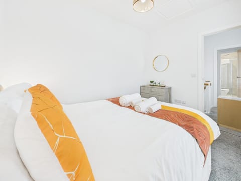 Beachside Retreat by Signature Stays - Modern Coastal Home House in Hayle