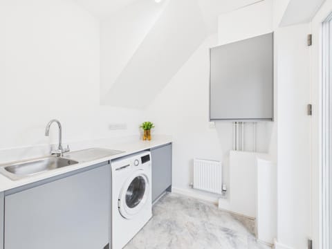 Beachside Retreat by Signature Stays - Modern Coastal Home House in Hayle