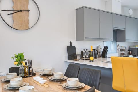 Coffee/tea facilities, Kitchen or kitchenette, Dining area