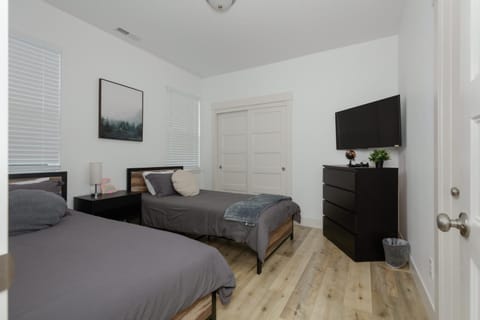 Columbia Gorge Getaway - Walk to River & Trails House in Stevenson