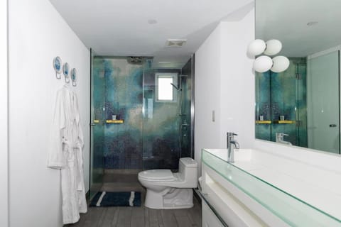 2 King Rooms Mondrian Resort Skyline Bay Balcony Apartment in South Beach Miami