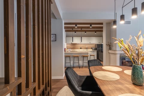 Dining area, Mountain view, heating, pet friendly, stove, kitchen