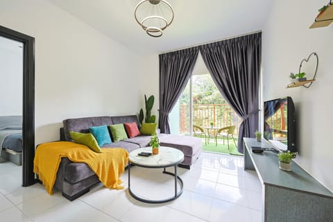 Bed, Living room, Photo of the whole room, Seating area, Bedroom