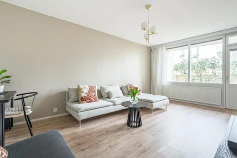 Place at the Bottom of the Lake Nature lodge in Helsinki