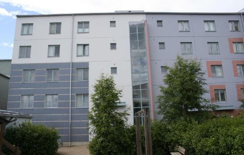 Place at the Bottom of the Lake Nature lodge in Helsinki