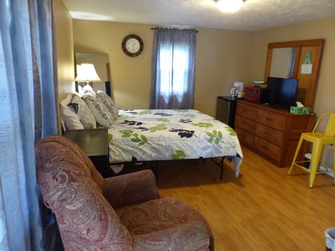 Charming Country 1Bd 1Ba Cabin near Eureka Springs, Beaver Lake and White River Cabin in Carroll County