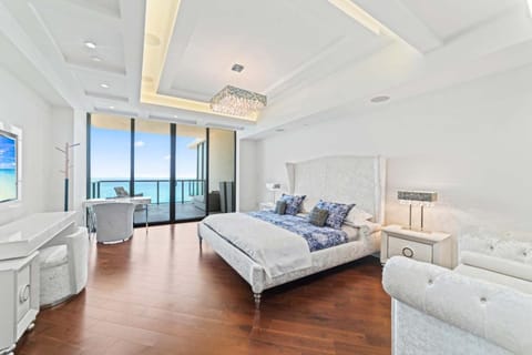 Luxury 5 Stars - Oceanfront Stay for 4 with World-Class Amenities House in Bal Harbour