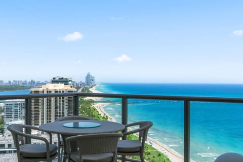 Luxury 5 Stars - Oceanfront Stay for 4 with World-Class Amenities House in Bal Harbour