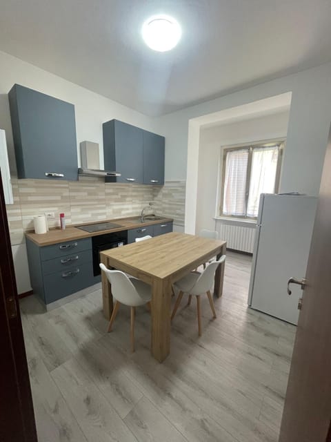 Kitchen or kitchenette, Dining area, stove