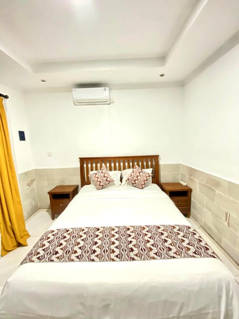 Karna Guest House Bed and Breakfast in Kuta