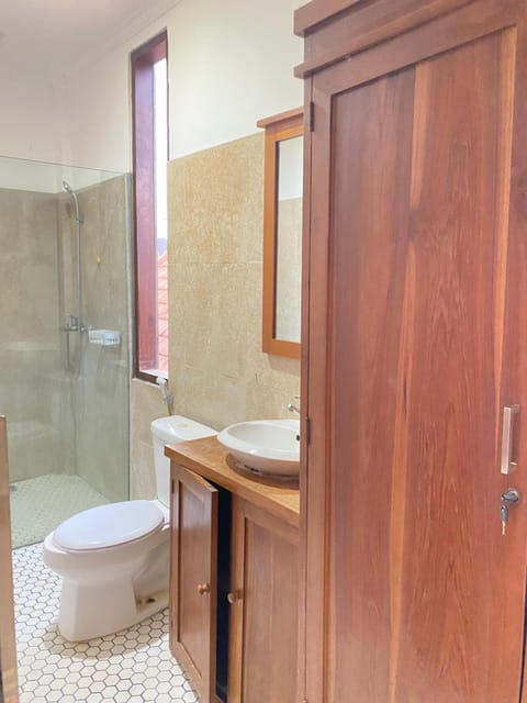 Karna Guest House Bed and Breakfast in Kuta