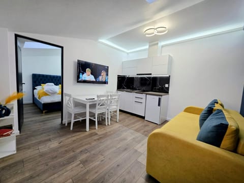 TV and multimedia, Kitchen or kitchenette, Living room, Dining area, minibar