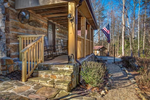 Cricket Hollow Lodge House in Cosby