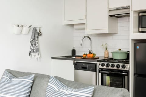 Kitchen or kitchenette, Dining area, kitchen