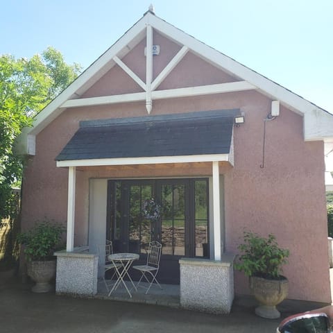 Apple Blossom Cottage Chalet in County Kilkenny