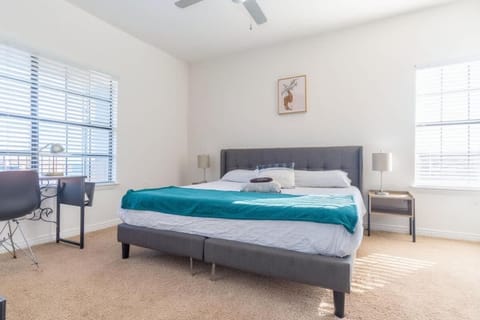 Boulevard Stays 1BR King Suite Pool Gym & Parking 01 Apartment in Irving