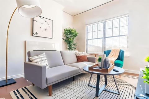 Boulevard Stays Spacious 1BR King Suite Pool Gym Access & Free Parking Apartment in Irving