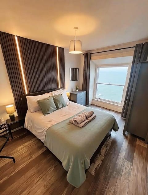 Bedroom, wardrobe