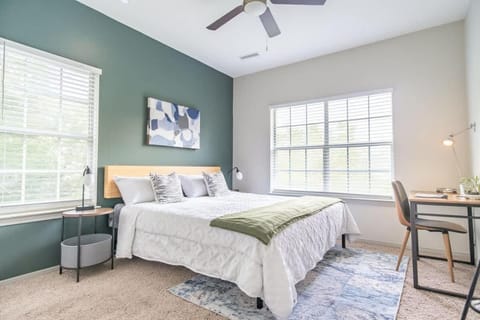 Boulevard Stays Tranquil 1BR King Suite Pool Parking & Gym 01 Apartment in Wells Branch