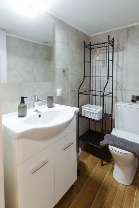 The Hidden Muse 3BD Free Parking Apartment in Alimos