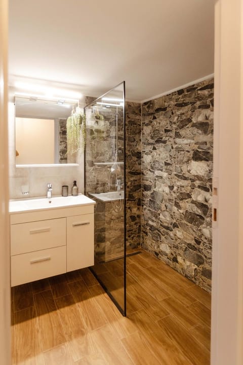 The Hidden Muse 3BD Free Parking Apartment in Alimos