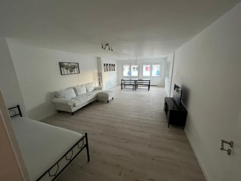 TV and multimedia, Photo of the whole room, Seating area