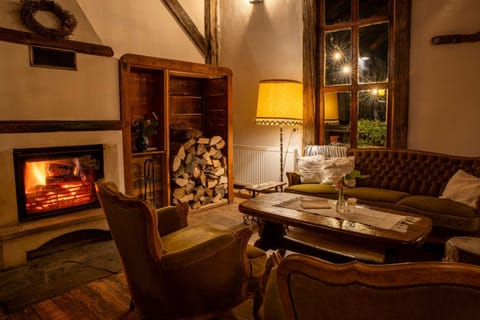 Living room, Seating area, fireplace