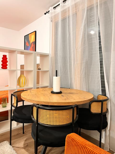 Vases d'honneur HOME proche de Paris et du stade de France Apartment in Aubervilliers