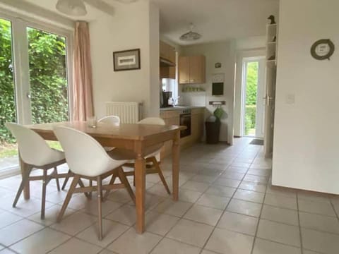Dining area, kitchen