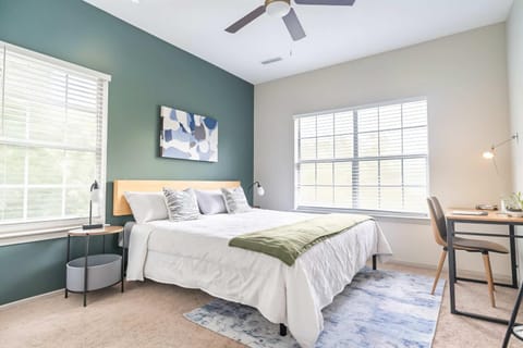 Boulevard Stays Relaxing King Suite 1BR with Pool Gym & Parking Apartment in Wells Branch