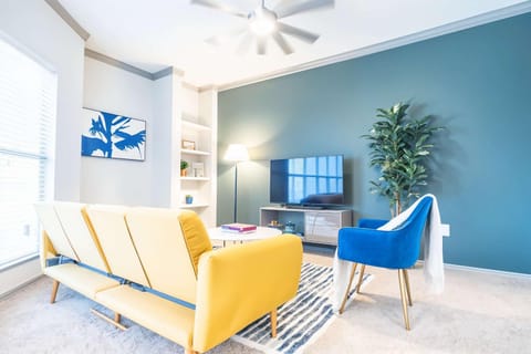 Boulevard Stays Relaxing King Suite 1BR with Pool Gym & Parking Apartment in Wells Branch