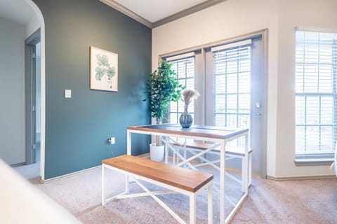 Boulevard Stays Relaxing King Suite 1BR with Pool Gym & Parking Apartment in Wells Branch