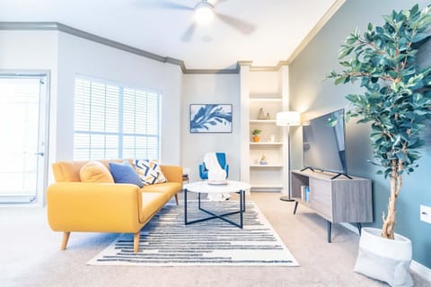 Boulevard Stays Relaxing King Suite 1BR with Pool Gym & Parking Apartment in Wells Branch