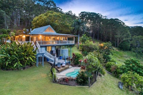 Property building, Patio, Day, Natural landscape, Garden, Garden view, Pool view, Swimming pool, sunbed