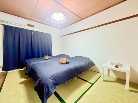 Property building, Bed, Bedroom
