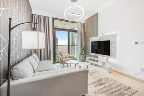 TV and multimedia, Living room, Seating area, Evening entertainment
