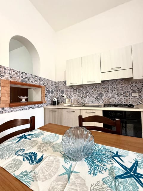 Kitchen or kitchenette, Dining area, stove