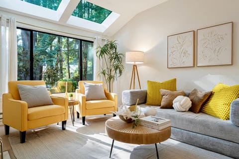 View (from property/room), Living room, Decorative detail, Seating area