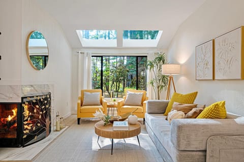 View (from property/room), Living room, Decorative detail, Seating area, fireplace