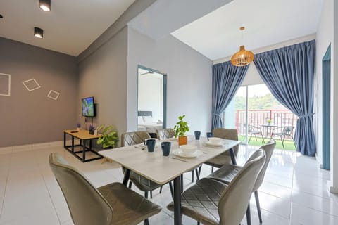 TV and multimedia, Living room, Seating area, Dining area