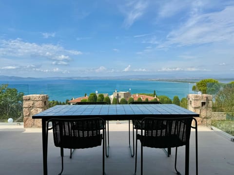Patio, Day, Natural landscape, View (from property/room), Balcony/Terrace, Dining area, Sea view