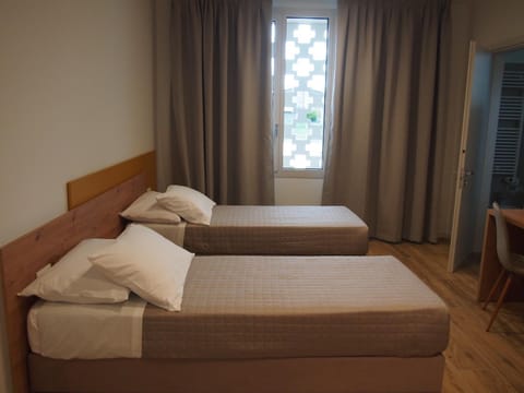 Bed, Photo of the whole room, Bedroom, Facility for disabled guests, acessibility