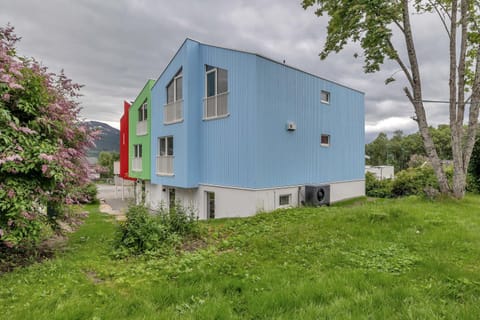 Property building, Day, Natural landscape, Garden, Garden view